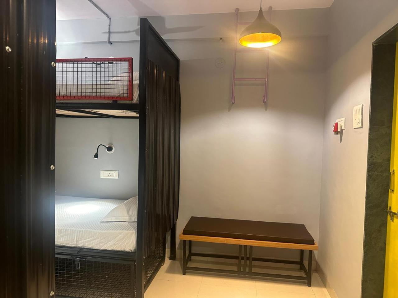 Travotale Hostel And Cowork Koregaonpark Pune Exterior photo