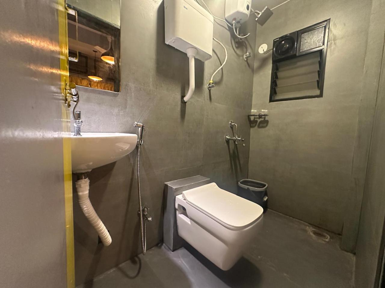 Travotale Hostel And Cowork Koregaonpark Pune Exterior photo